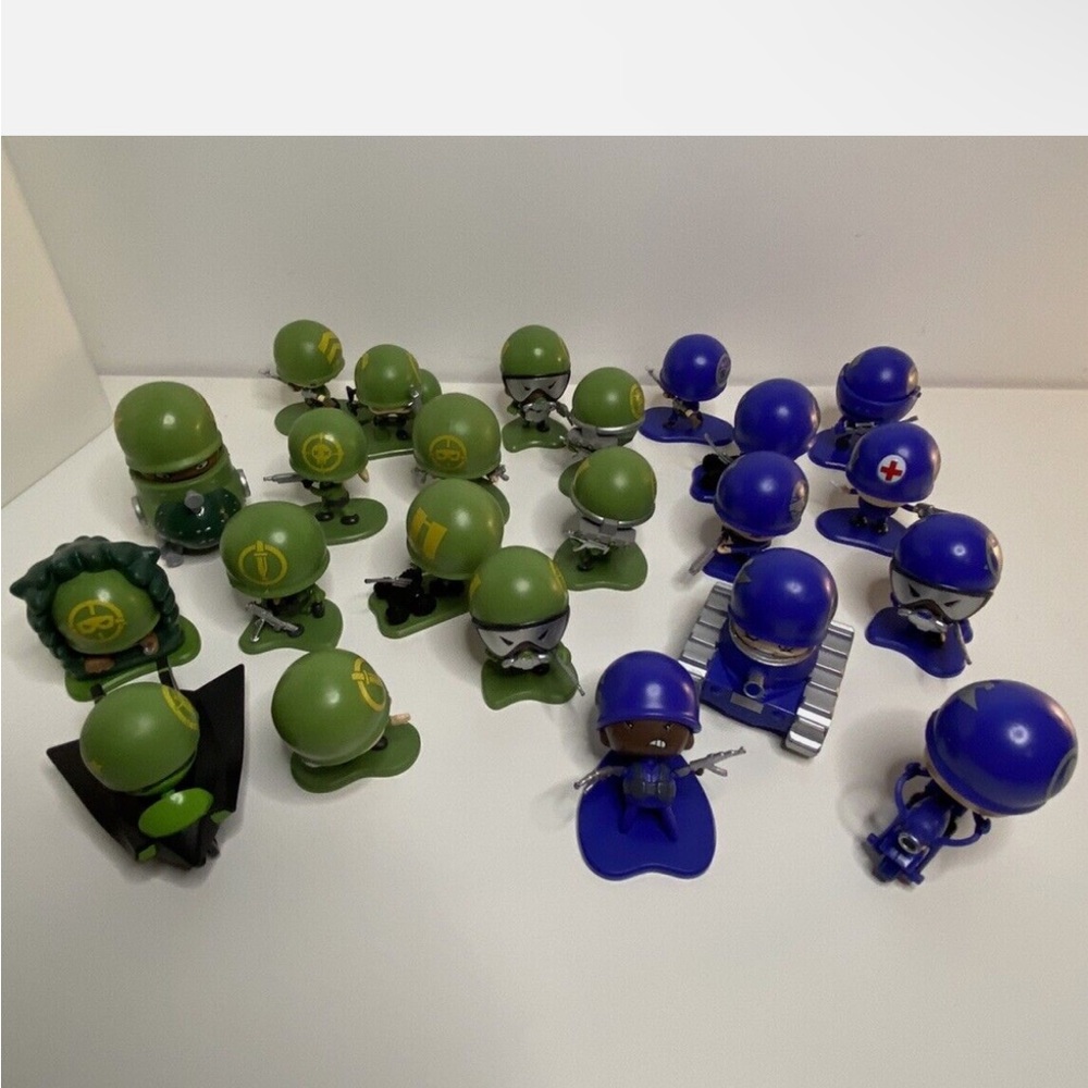 Awesome Little Green Men Army- Lot Of 23 Figures (Blue And Green)